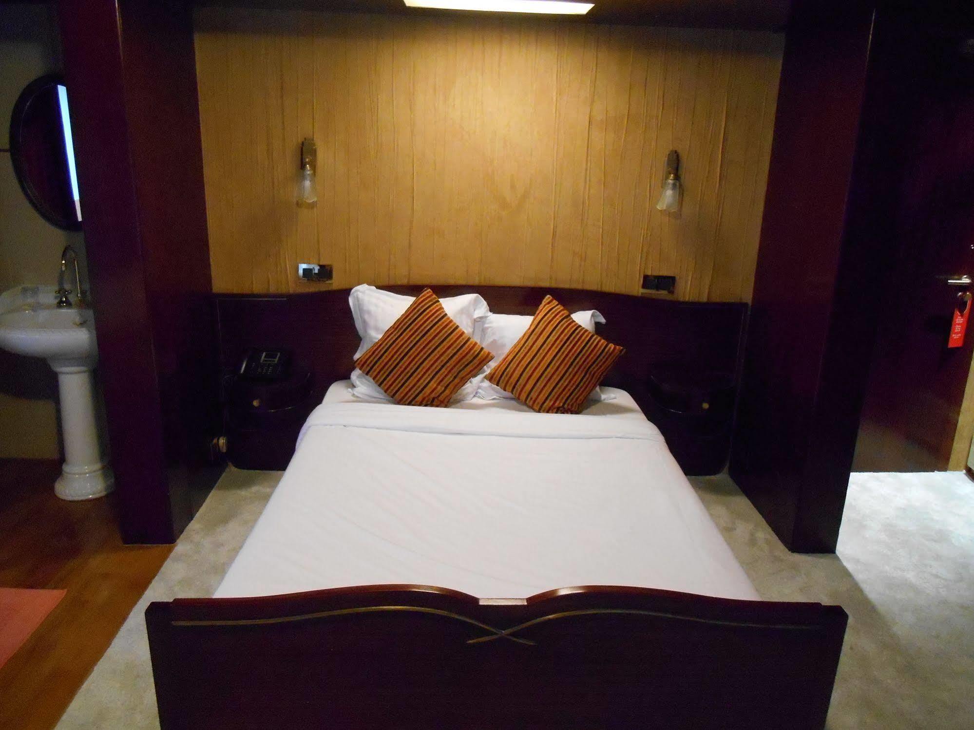 בריסל Hotel Esperance מראה חיצוני תמונה